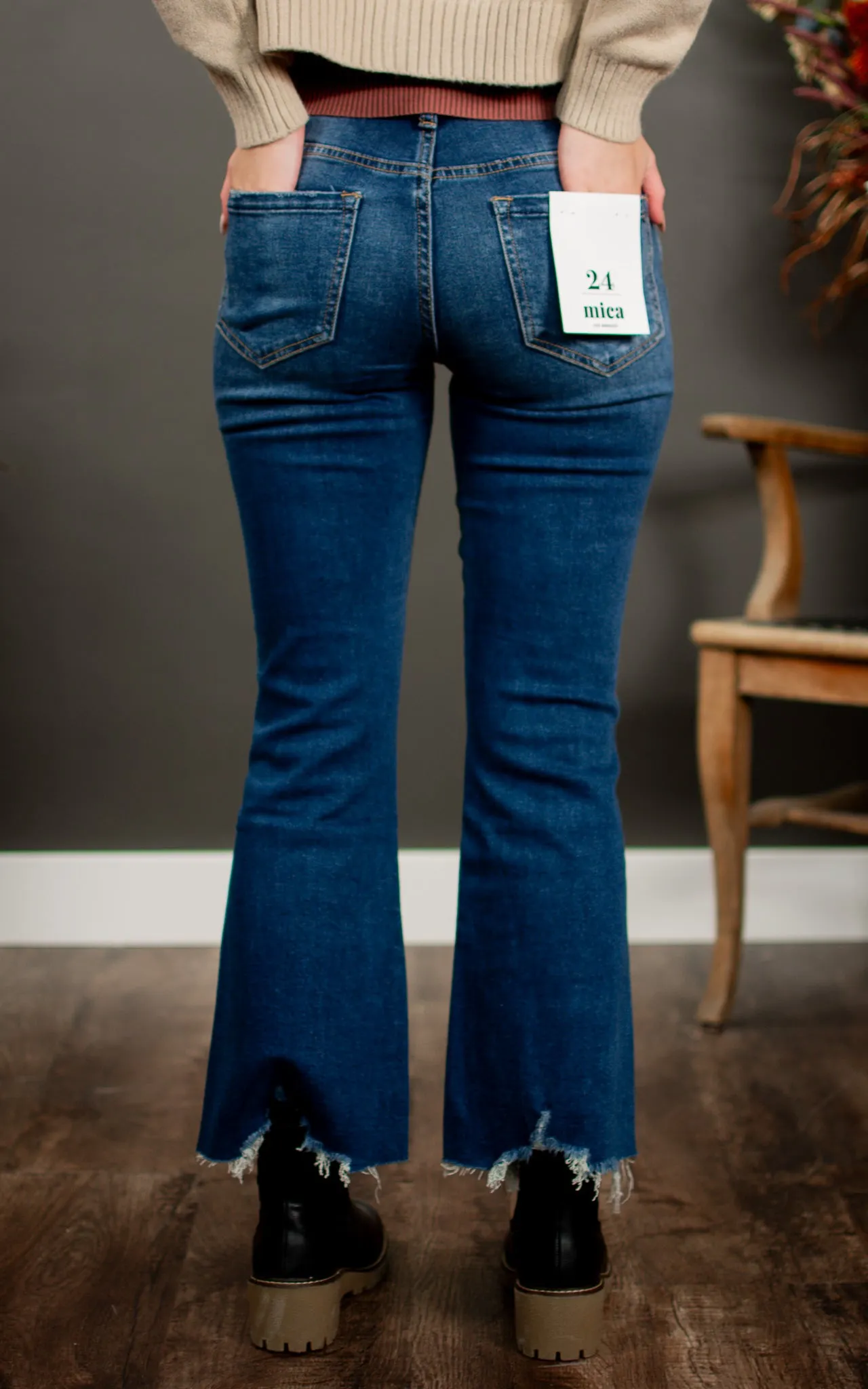 Dark Moscato Crop Mica Jeans