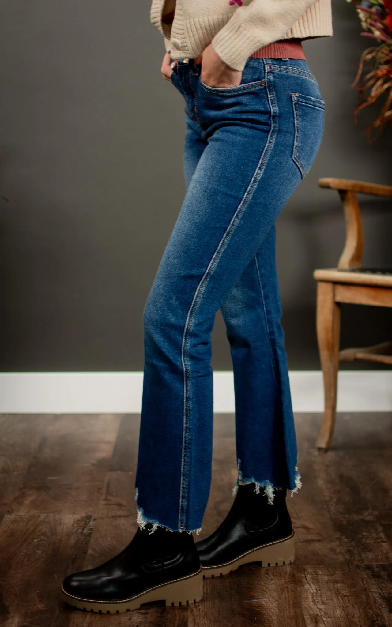 Dark Moscato Crop Mica Jeans