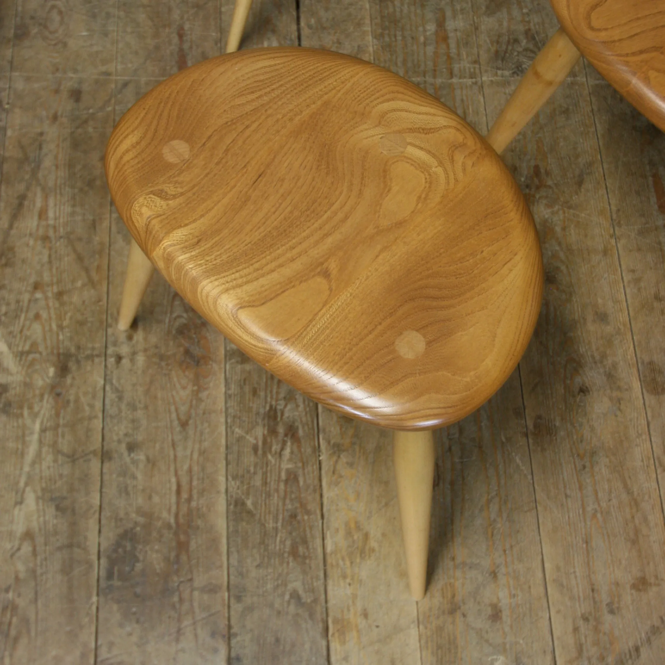 Ercol Elm & Beech Pebble Nest of Tables – 0607k