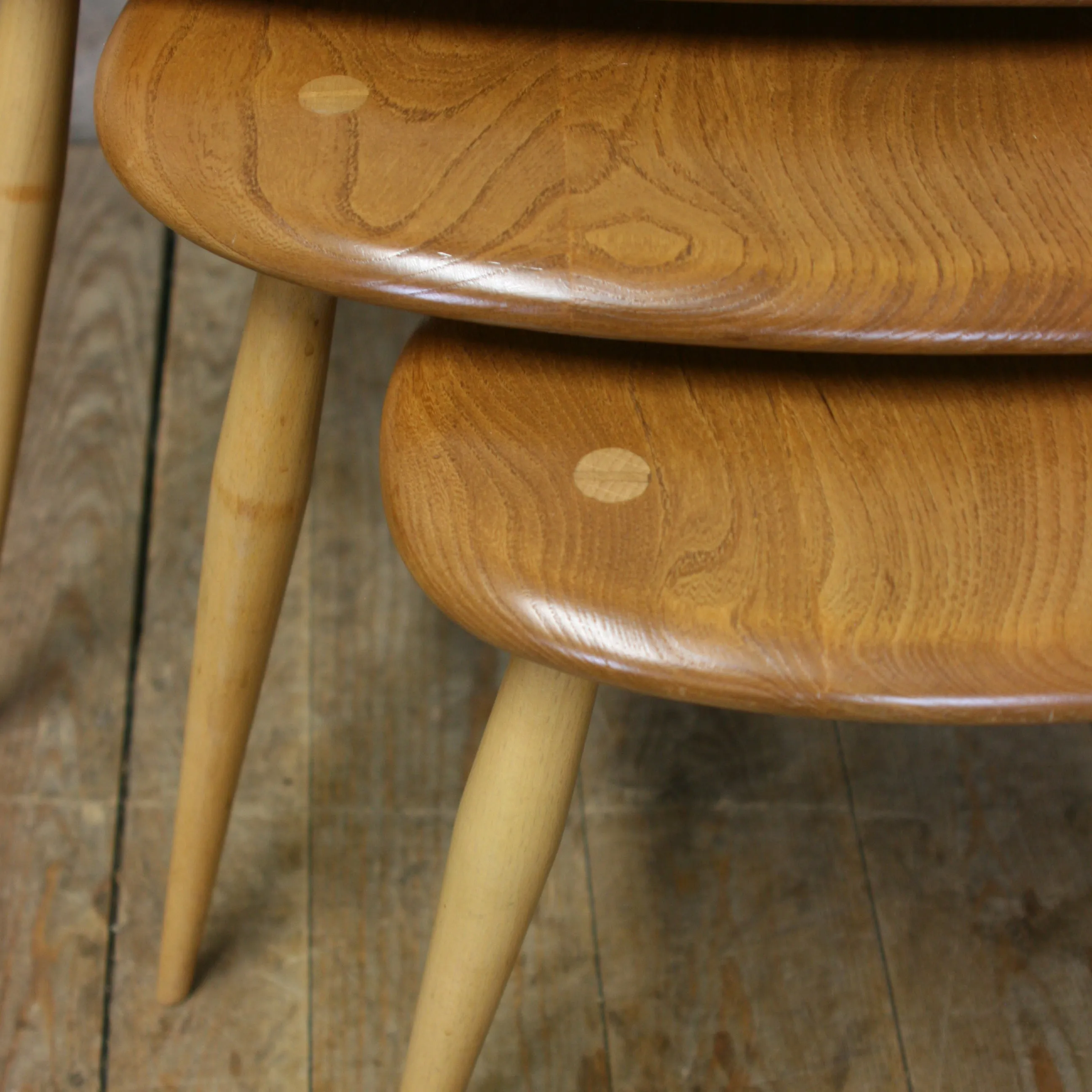 Ercol Elm & Beech Pebble Nest of Tables – 0607k