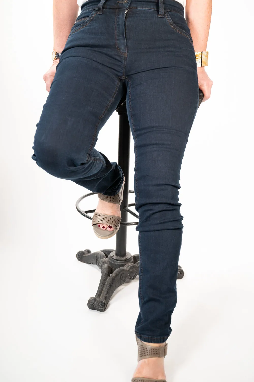 Magic Stretch Slim Fit Jeans (1975) - Dark Navy | Anna Montana